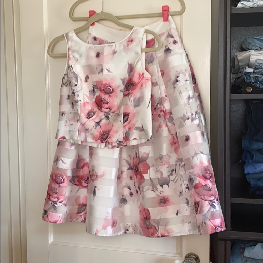 White House Black Market 2 piece skirt & crop top
